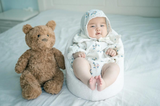 日土宝宝挠耳朵是怎么回事
